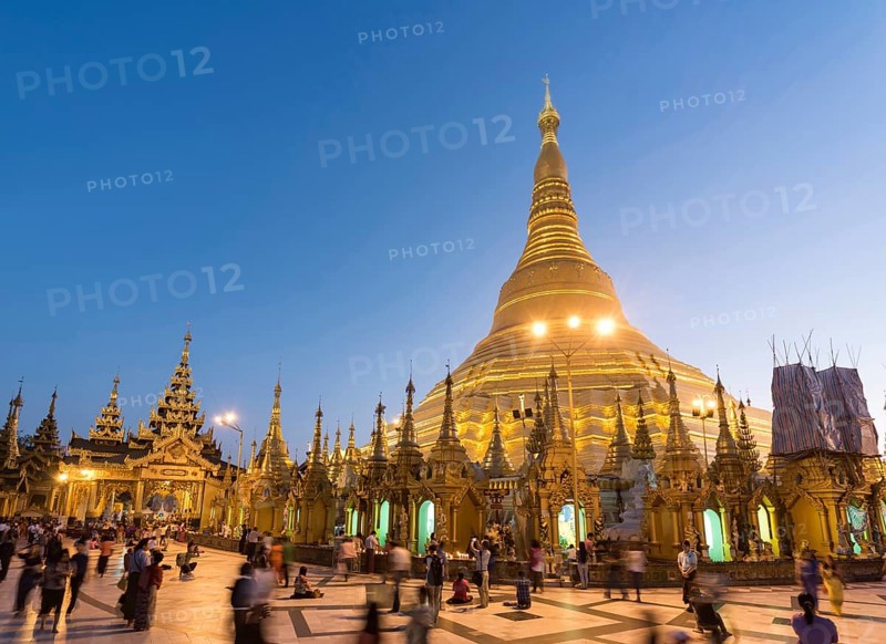 Crowds of visitors at Shwedagon Pagoda at dawn