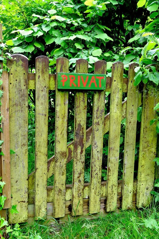 Garden gate with a sign privat