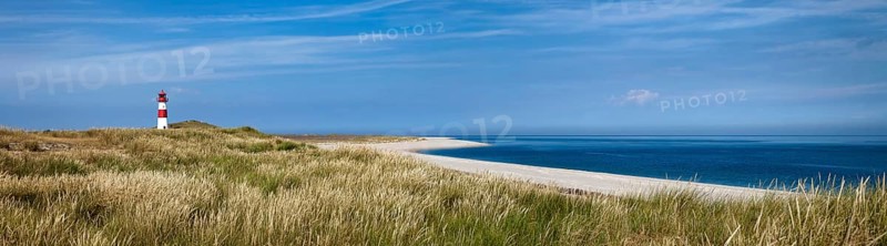 Beach with lighthouse List-Ost with dune grass