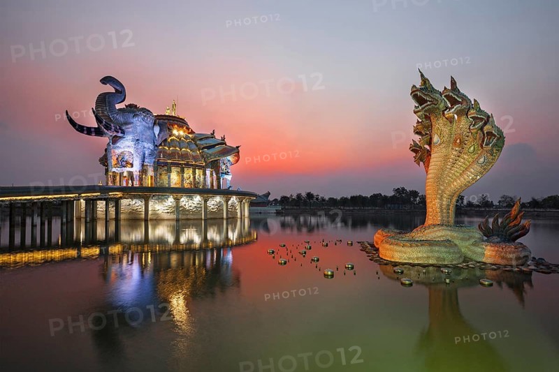 Seven-headed Naga serpent in front of the Elephant Temple Thep Wittayakhom Vihara