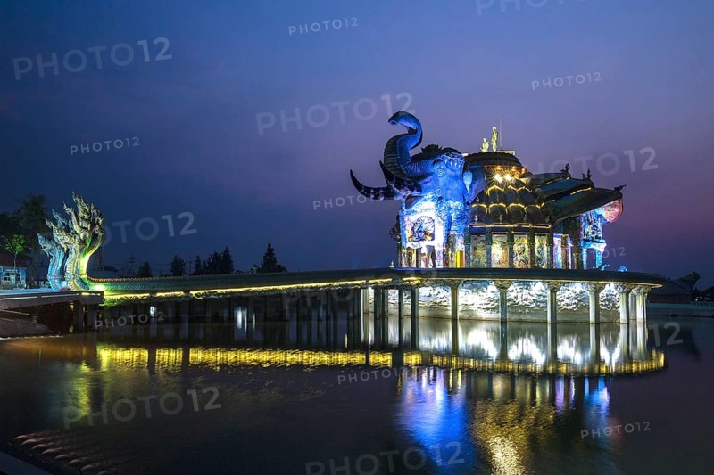 Seven-headed Naga serpent in front of the Elephant Temple Thep Wittayakhom Vihara