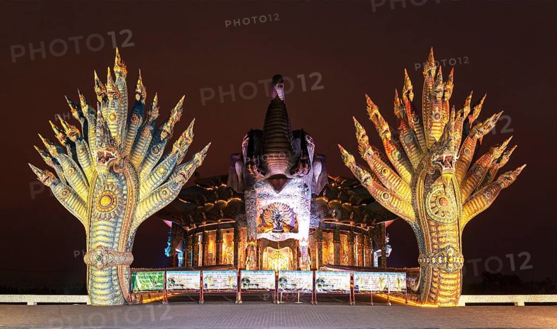 Bridge of the two Naga kings to the Elephant Temple Thep Wittayakhom Vihara