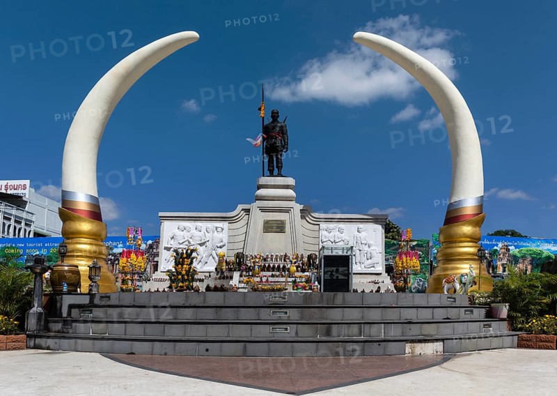Monument to Phraya Surin Phakdi Si Narong Changwang