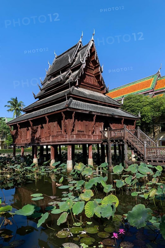 Wat Thung Si Mueang