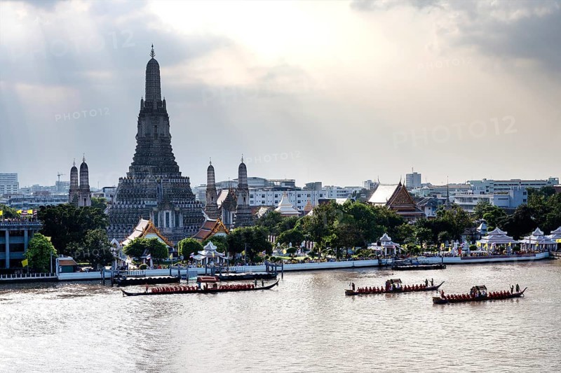 Royal barge procession on the Mae Nam Chao Phraya