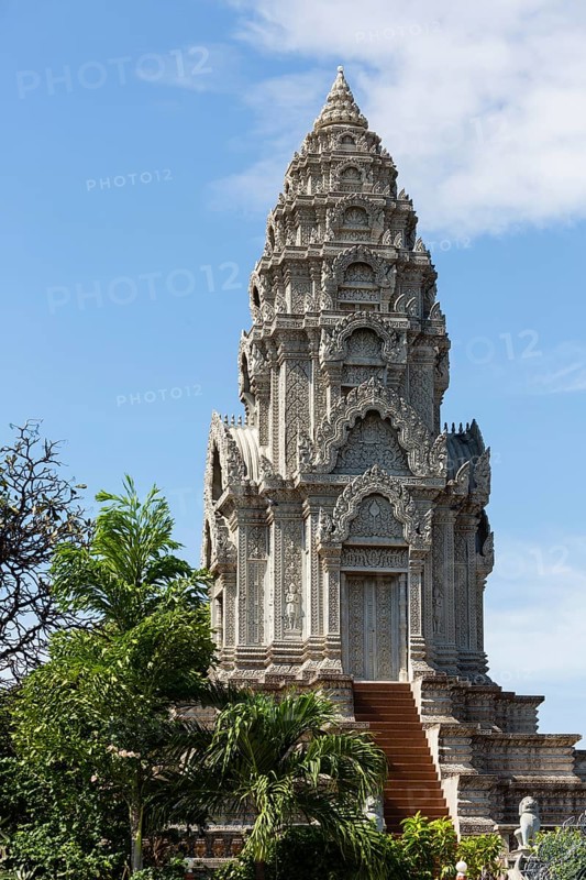 StupA of Wat Ounalom on Sisowath Quay