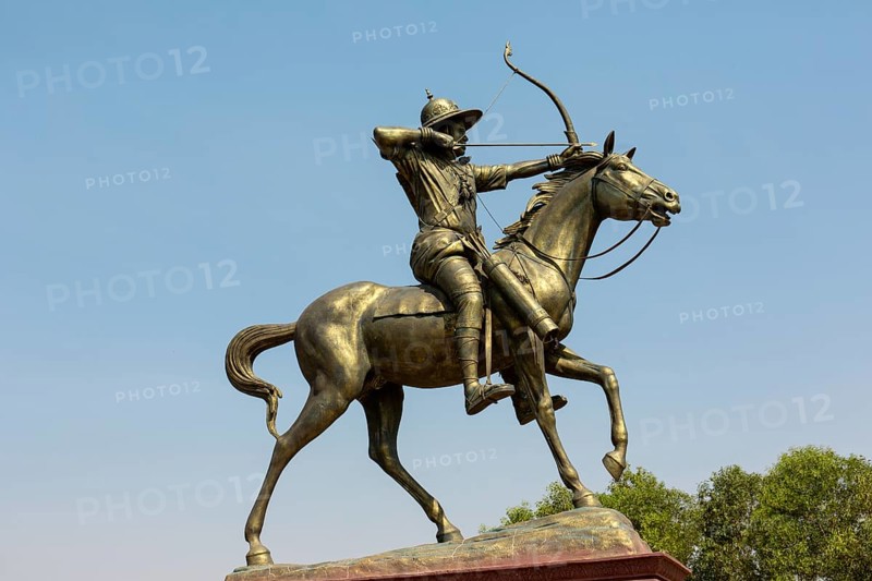 Equestrian monument on National Highway 7