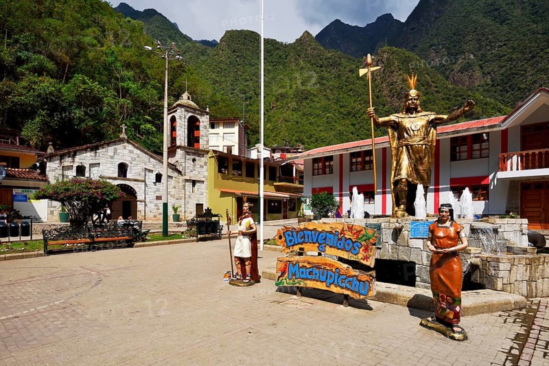 Village square with Inca statue