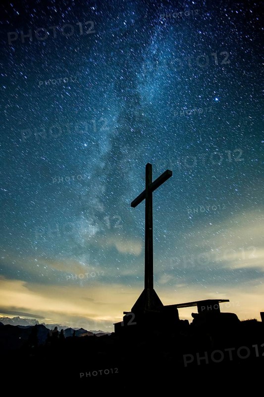 Summit cross at night on the Diedamskopf