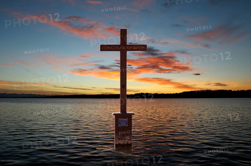 King Ludwig II memorial cross in Lake Starnberg