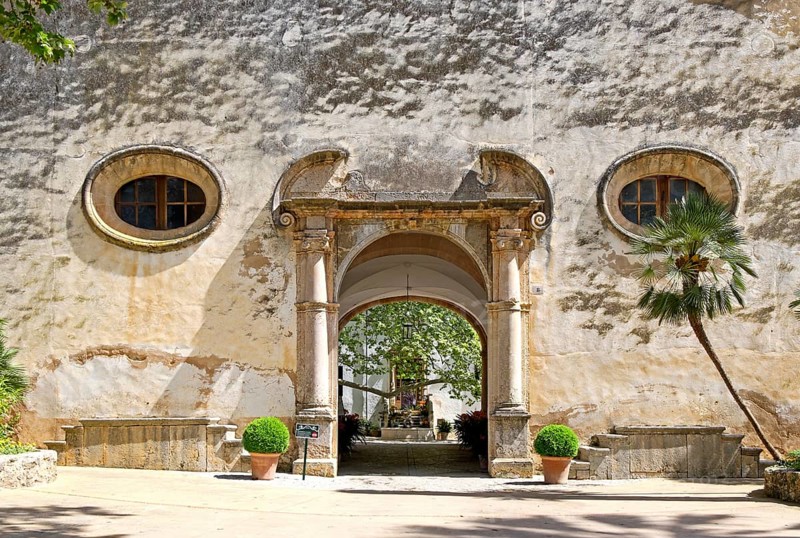 Entrance to the mansion