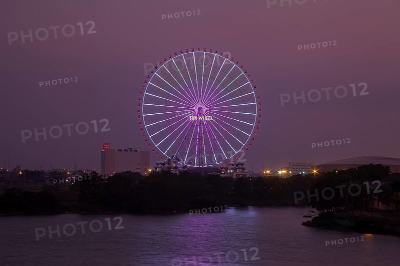 Ferris wheel Sun Wheel at night