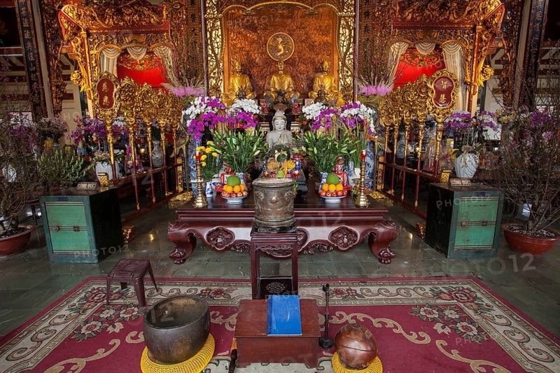 Buddha statue and altar in Chua Vinh Pagoda