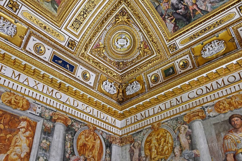 Ceiling paintings and golden wall decorations in the Sala Paolina