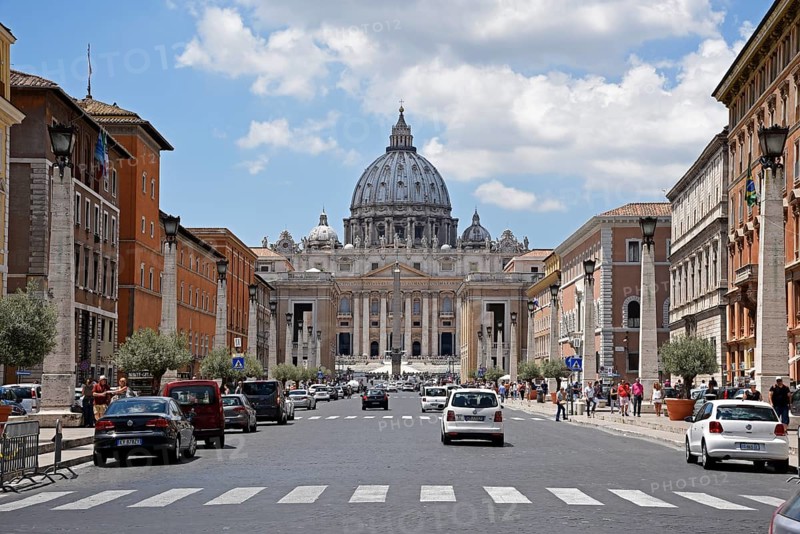 Traffic on the Via della Conciliazione