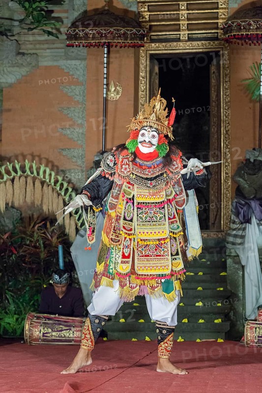 Legong trance and paradise dance performed by Panca Arta troupe