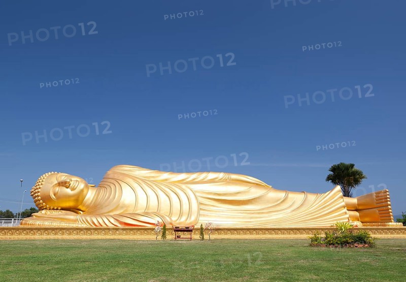 Giant reclining buddha