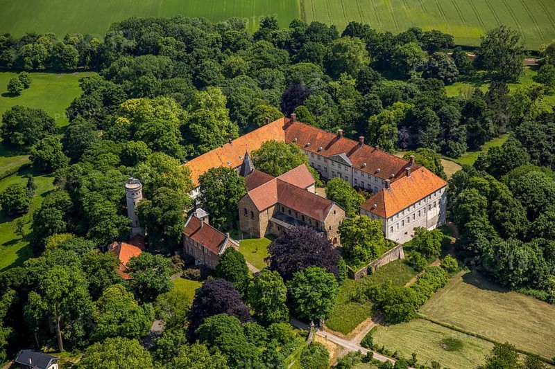 Schloss Cappenberg castle with collegiate church and castle hill
