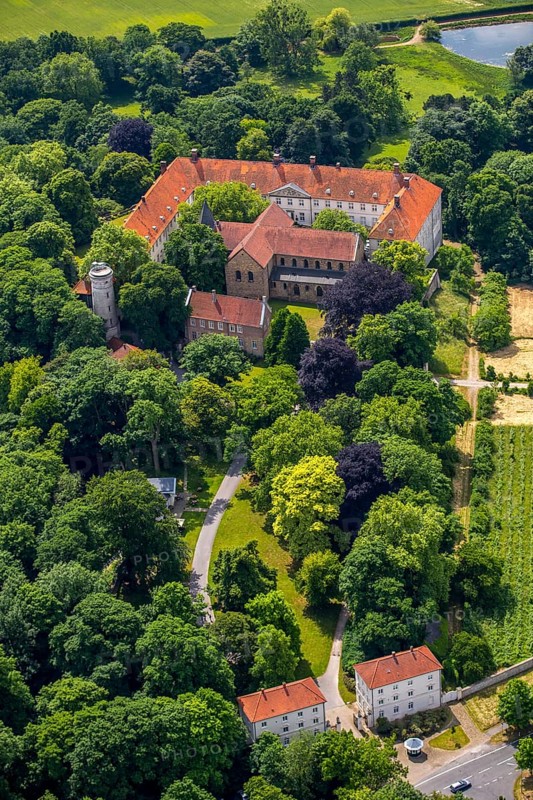 Schloss Cappenberg castle with collegiate church and castle hill