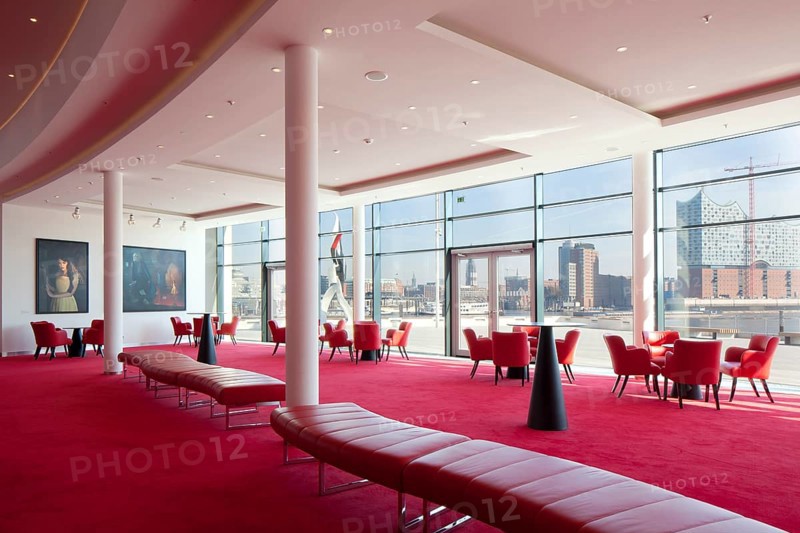 Light-flooded foyer with views of the city