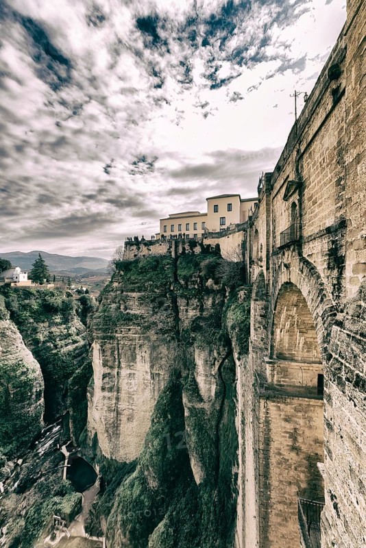 El Tajo gorge and the Puente Nuevo in Ronda