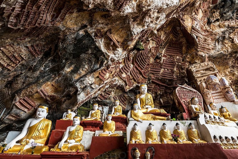 Seated Buddha statues