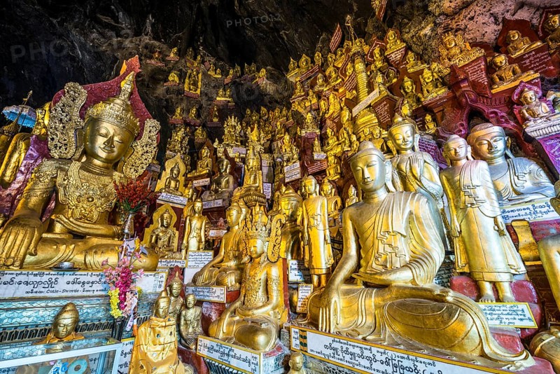 Golden Buddha statues