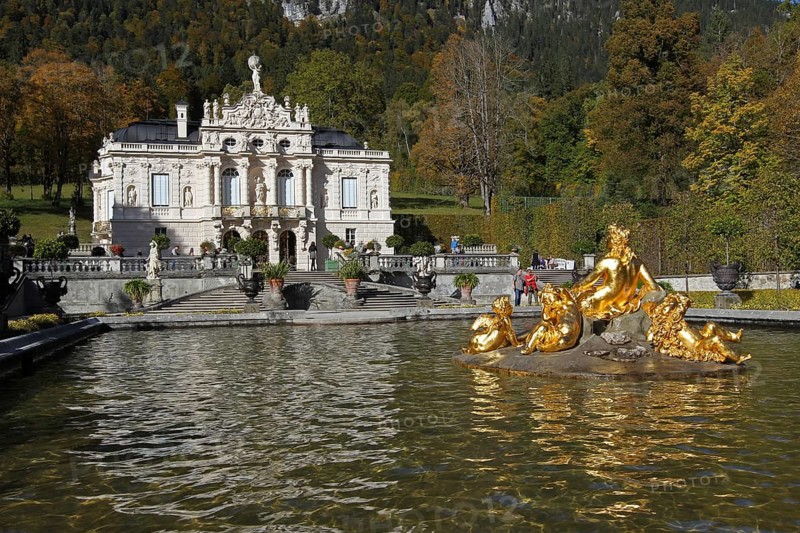 Linderhof Palace in autumn