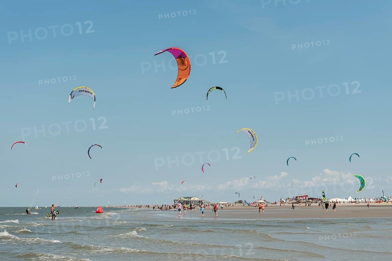 Kitesurfers