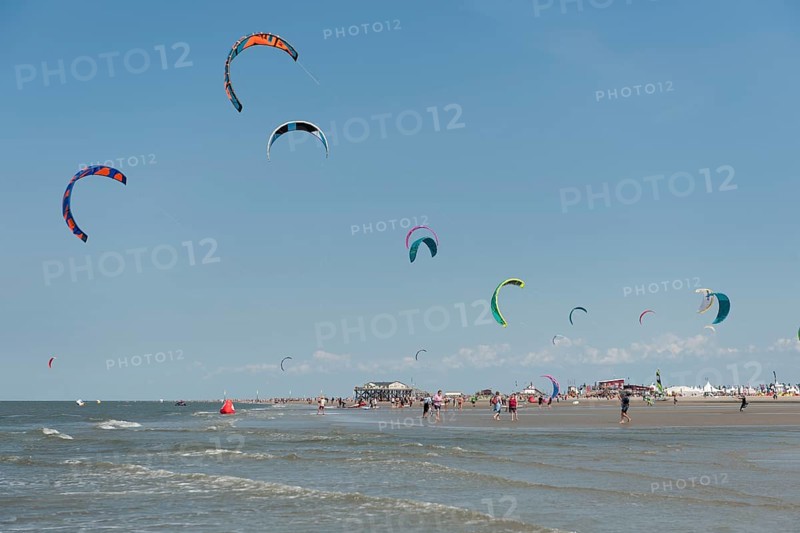 Kitesurfers