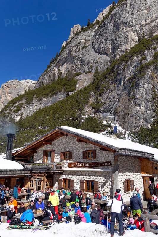 Rifugio Scotoni hut in winter with skiers