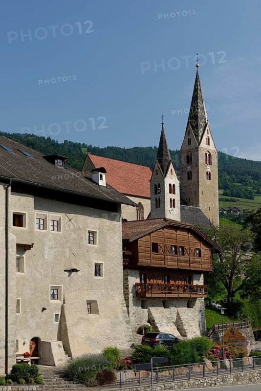 Church of St. Stephan and cemetery church