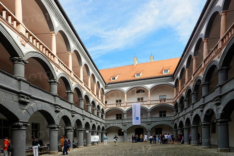 Arcade court Alte Munze
