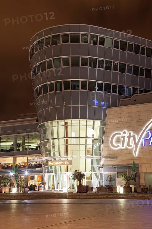 Mercatorhalle and CityPalais at night