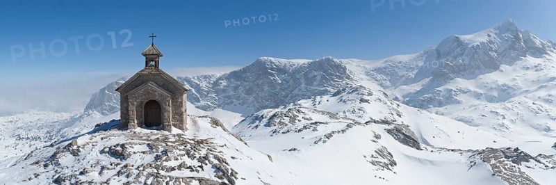 Stone chapel next to the Simonyhutte hut