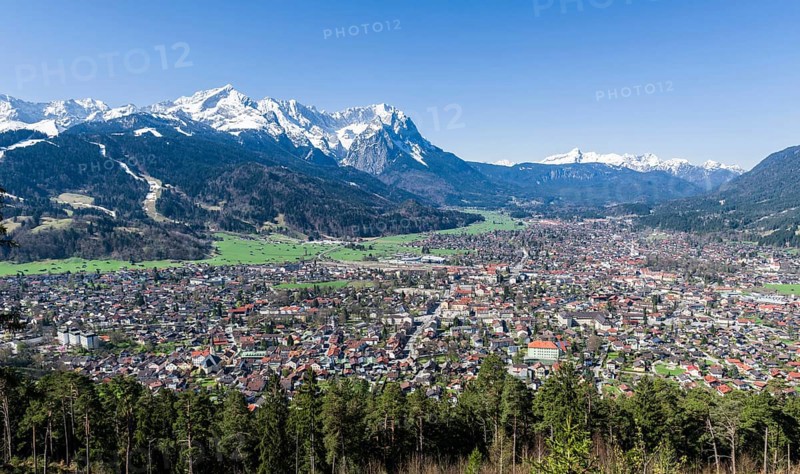 Townscape with the mountains Zugspitze and Alpspitze mountains