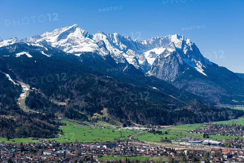 Townscape with the mountains Zugspitze and Alpspitze mountains