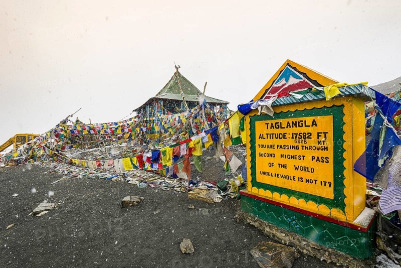 The milestone on top of Taglang La