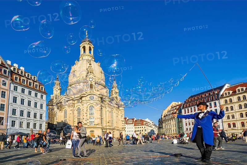 Man making big bubbles on Neumarkt in front of Church of our Lady