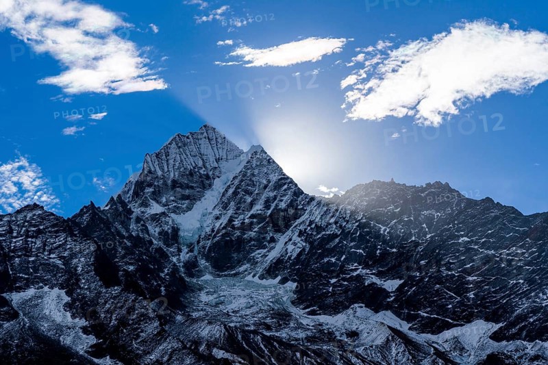 Sun rising up over Kangtega mountain