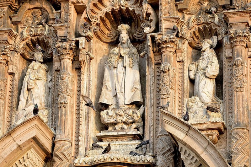 Statues on the facade of the church Iglesia de San Francisco