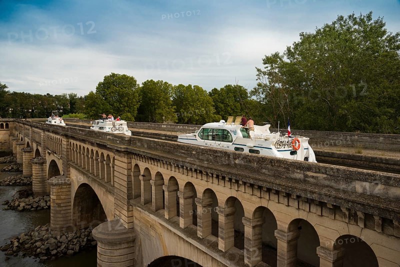 Houseboats on the Pont du Canal