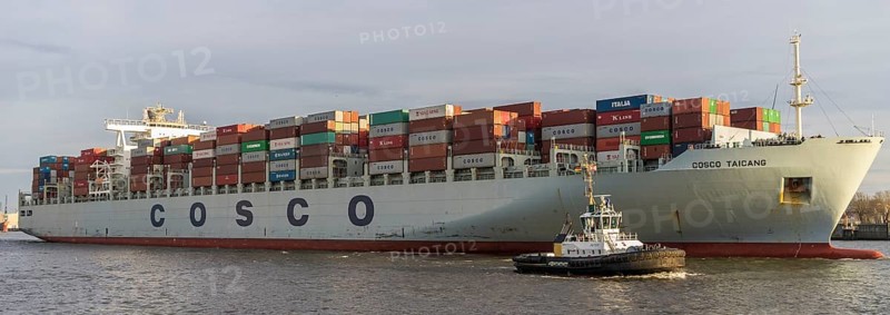 Container ship with tug on the Elbe