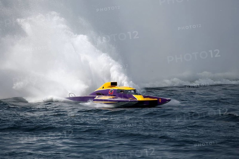 Hydroplane racing on the Saint Lawrence River