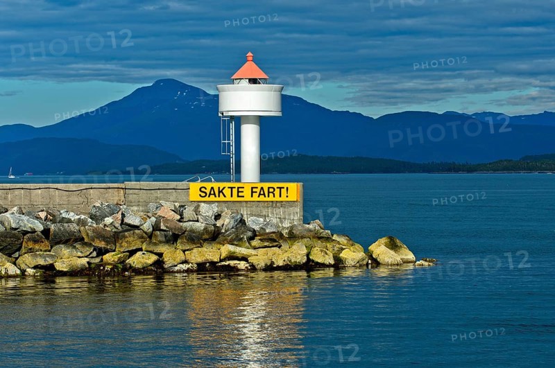 Molde lighthouse with sail slowly warning sign