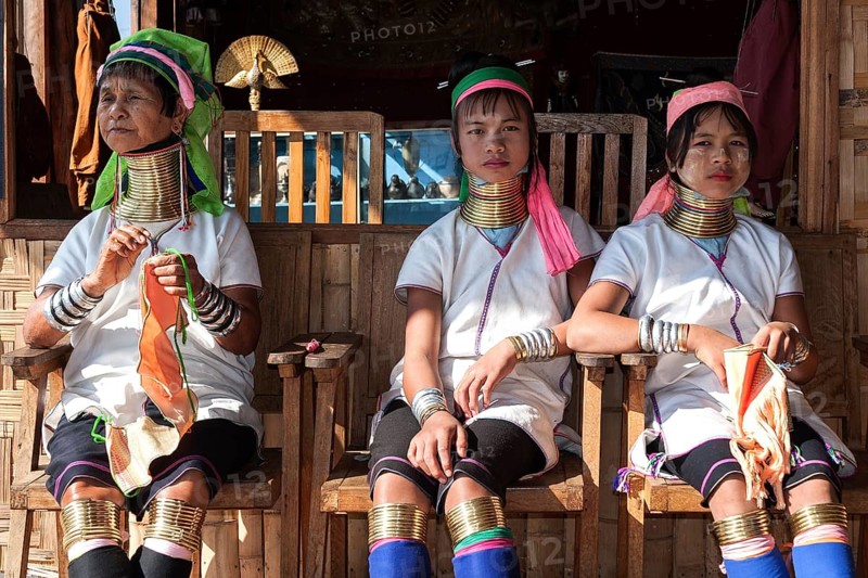 Women of the ethnic group of Padaung with necklaces and traditional dress