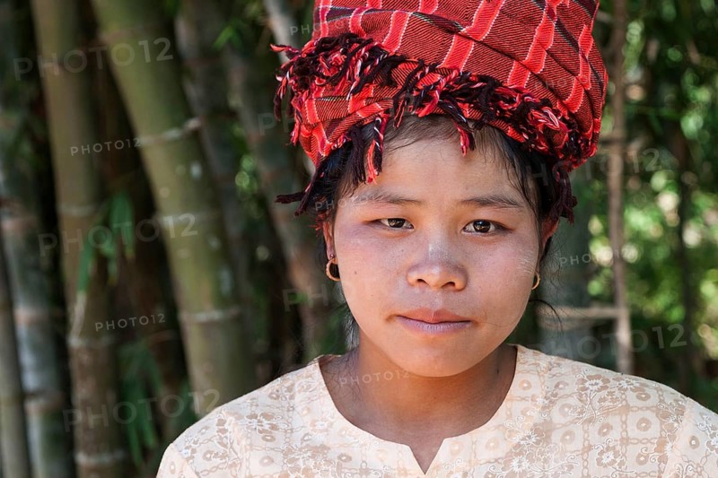 Local woman from the tribe of the Shan