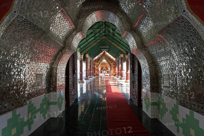 Entrance to the Kuthodaw Pagoda and Maha Lawka Marazein Pagoda