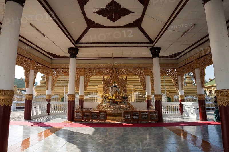 Buddha statue at the Maha Lawka Marazein Pagoda