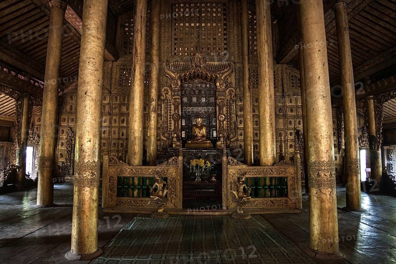 Gilded wooden pillars